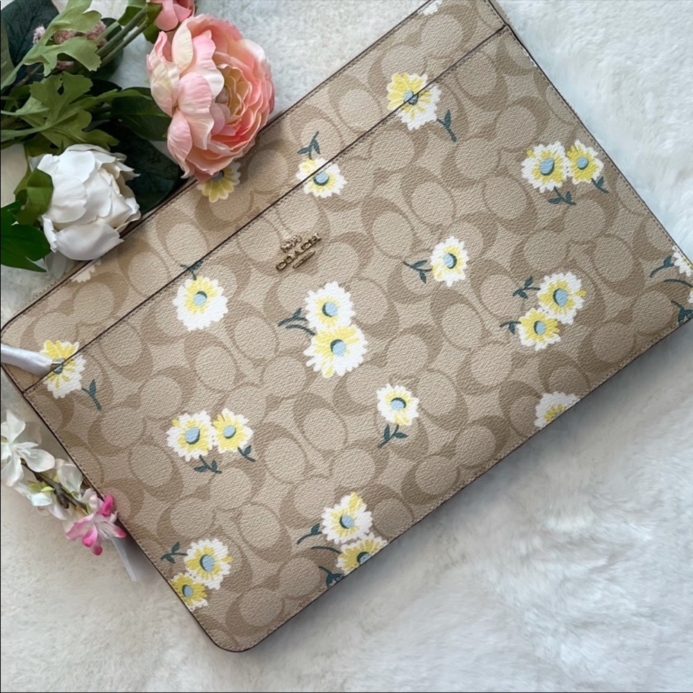 🔥Last One🔥Coach Laptop Sleeve in Daisy Print NWT